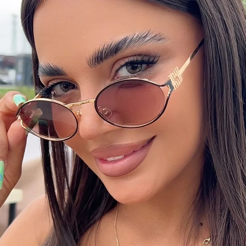 Elegant Oval Frame Ladies Fashion Glasses with Hollow Leg Design for Daily Wear And Street Photography Vintage European Style