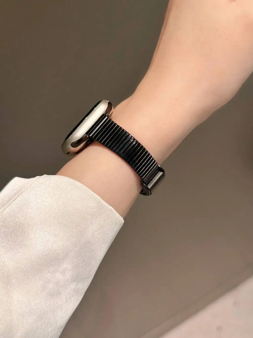 Luxury bracelet For Apple Watch band link women Series 11/8/7/6/10/9 40mm 41mm 38mm 42mm 44mm 45mm 46mm Strap