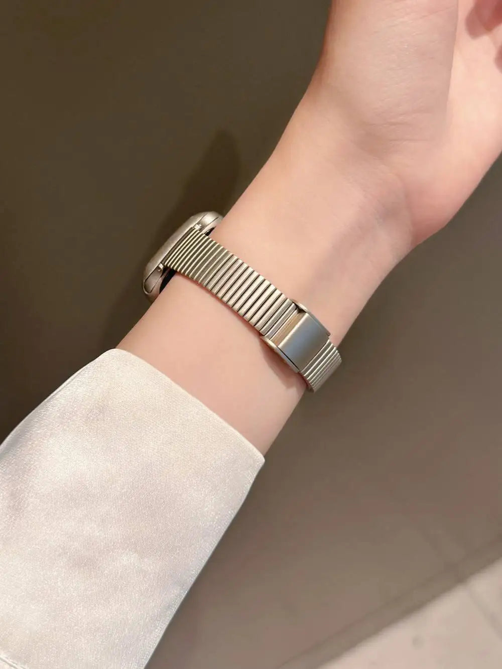 Luxury bracelet For Apple Watch band link women Series 11/8/7/6/10/9 40mm 41mm 38mm 42mm 44mm 45mm 46mm Strap