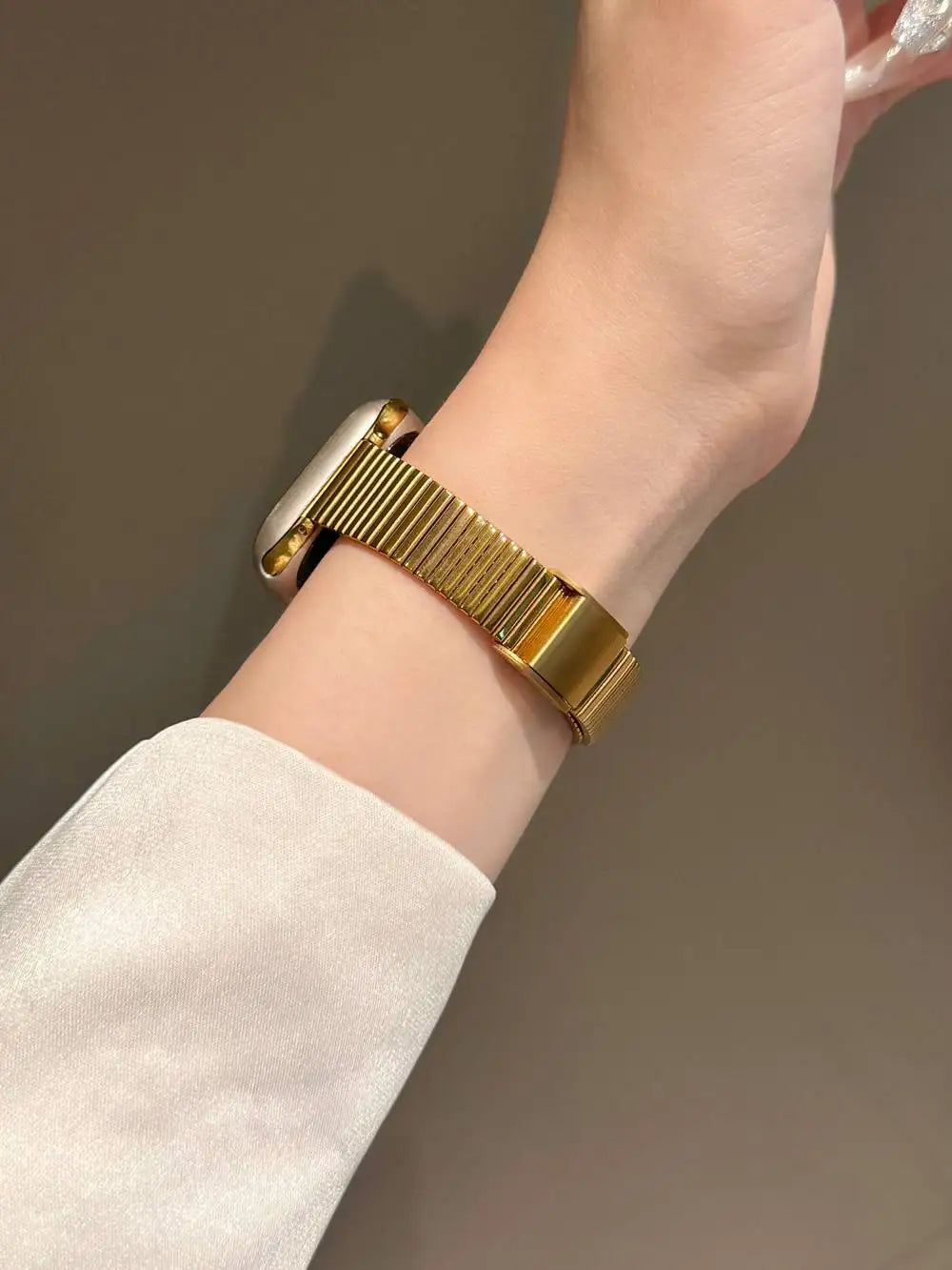 Luxury bracelet For Apple Watch band link women Series 11/8/7/6/10/9 40mm 41mm 38mm 42mm 44mm 45mm 46mm Strap