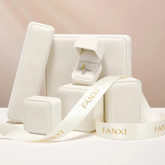 Olivia - Jewelry Gift Box