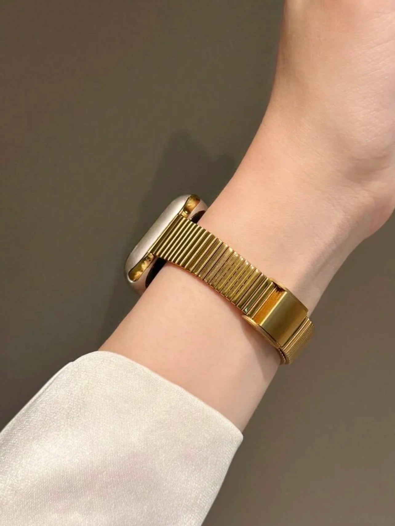 Luxury bracelet For Apple Watch band link women Series 11/8/7/6/10/9 40mm 41mm 38mm 42mm 44mm 45mm 46mm Strap