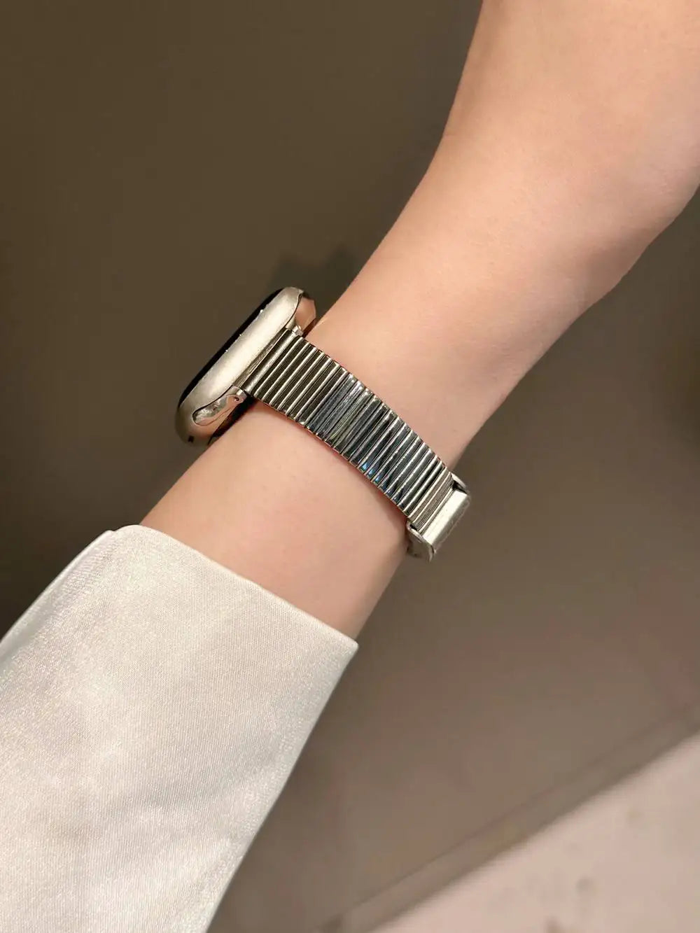 Luxury bracelet For Apple Watch band link women Series 11/8/7/6/10/9 40mm 41mm 38mm 42mm 44mm 45mm 46mm Strap