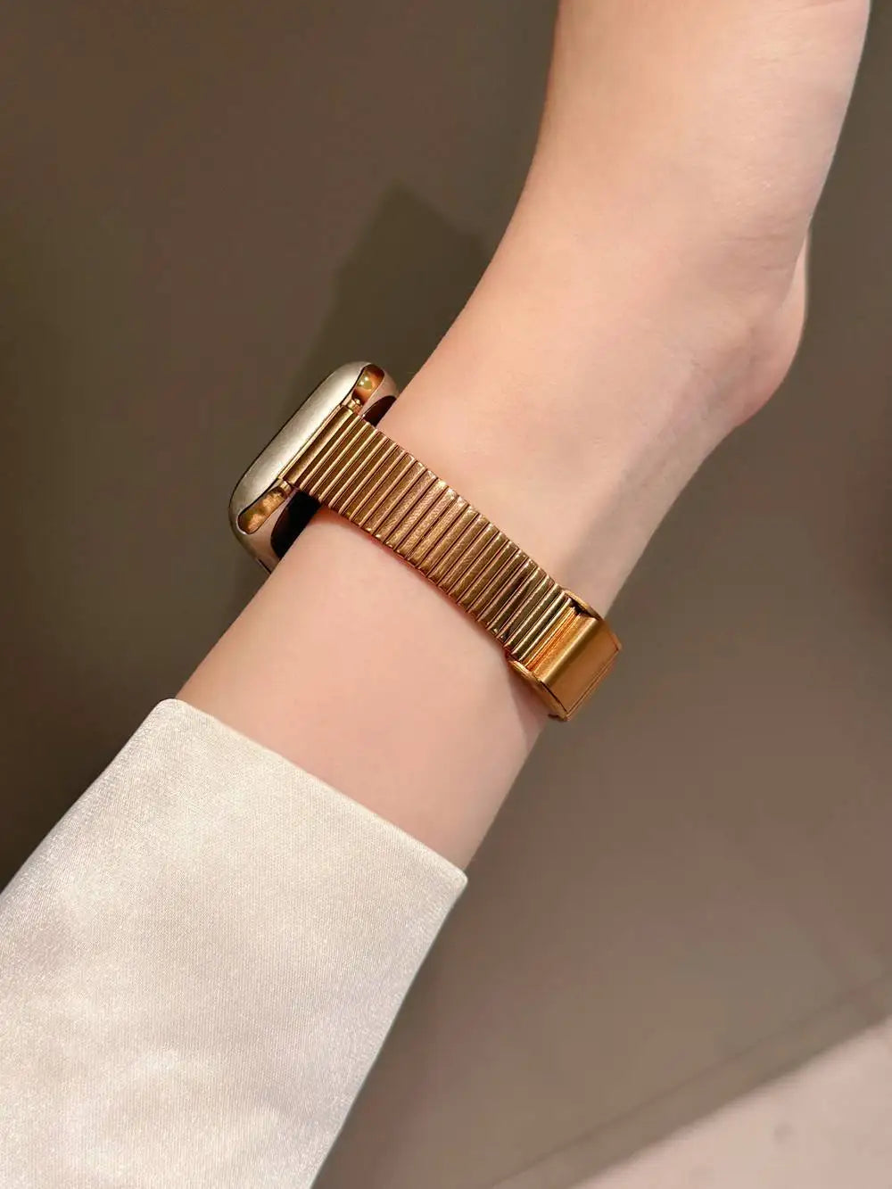 Luxury bracelet For Apple Watch band link women Series 11/8/7/6/10/9 40mm 41mm 38mm 42mm 44mm 45mm 46mm Strap