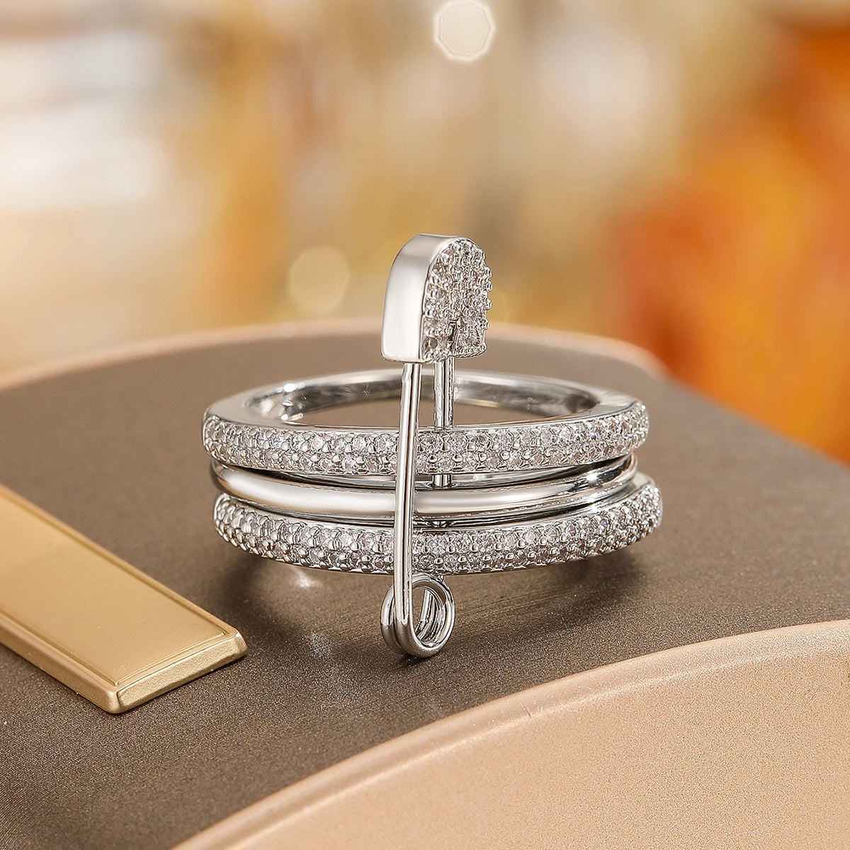 A Three-Ring Stacked Paper Clip Ring, Copper Imitation Faded, Fashionable And Simple For Women To Wear