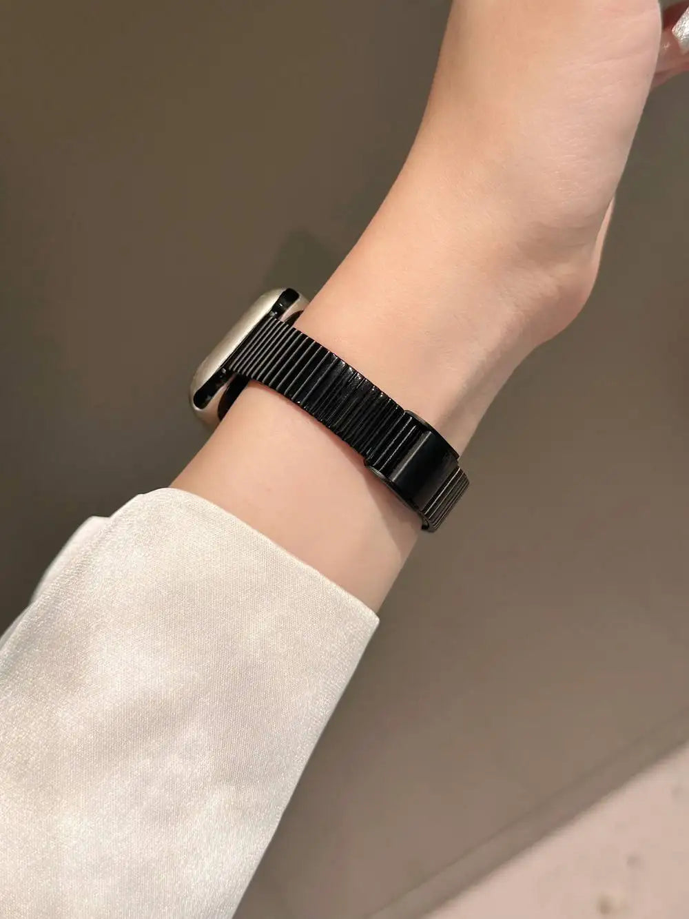 Luxury bracelet For Apple Watch band link women Series 11/8/7/6/10/9 40mm 41mm 38mm 42mm 44mm 45mm 46mm Strap